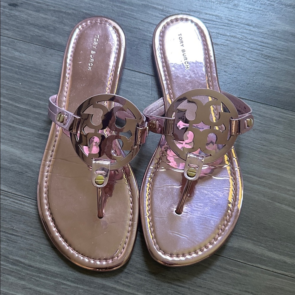 Tory Burch Mirrored Metallic - size 8 - Petunia